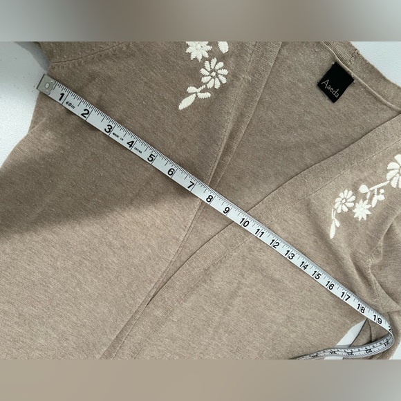 AAEDA Embroidered cardigan in sand color, medium size - Picture 5 of 7